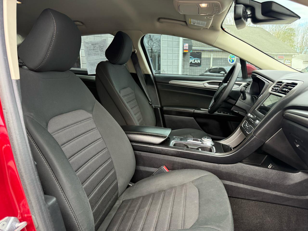 Ford Fusion SE 2020