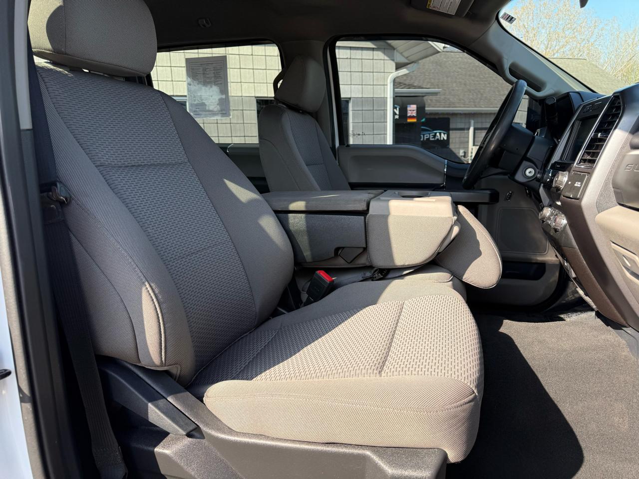 Ford F-350 SD XLT Crew Cab Long Bed DRW 4WD 2022