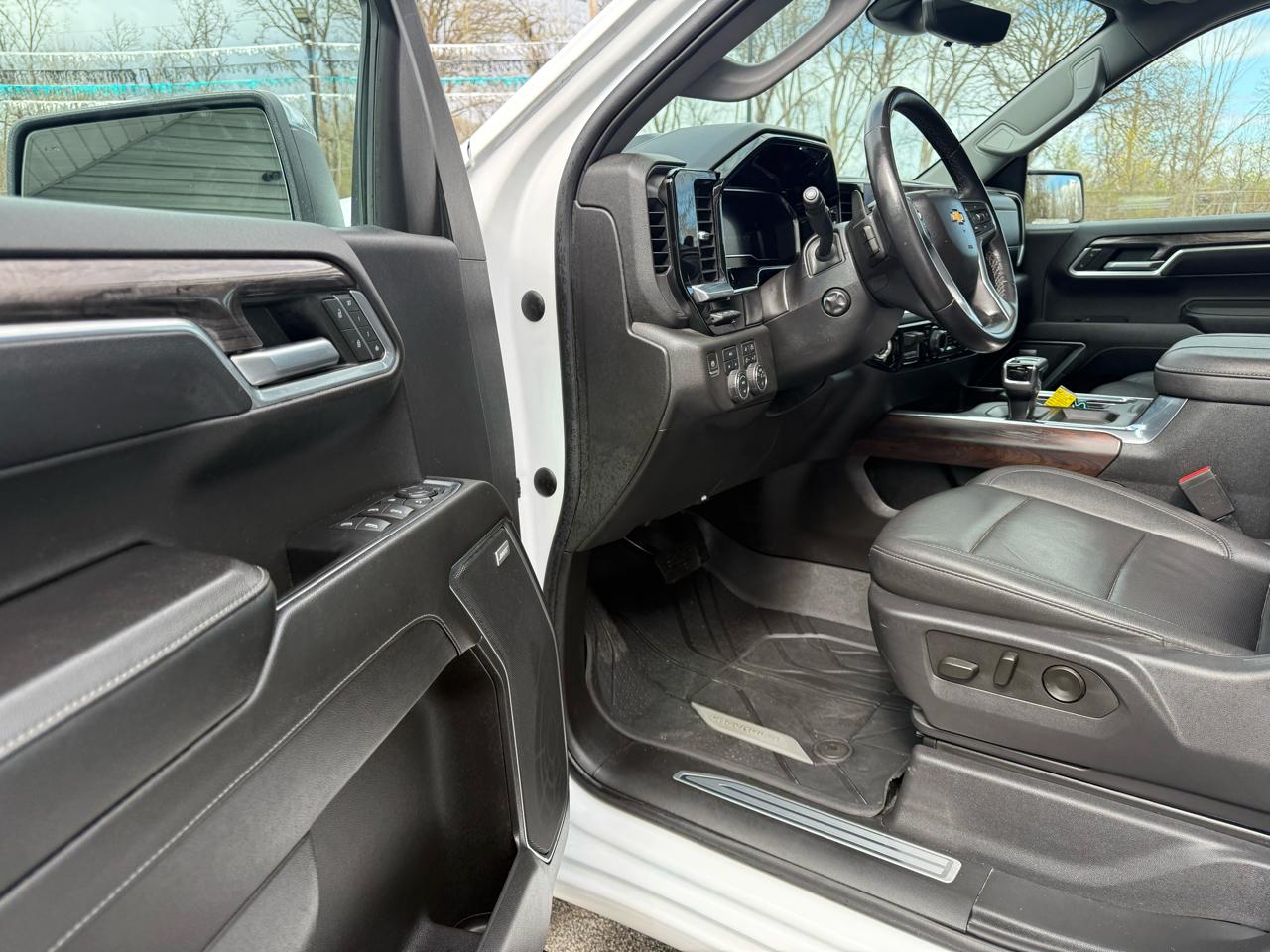 Chevrolet Silverado 1500 LTZ Crew Cab 4WD 2023