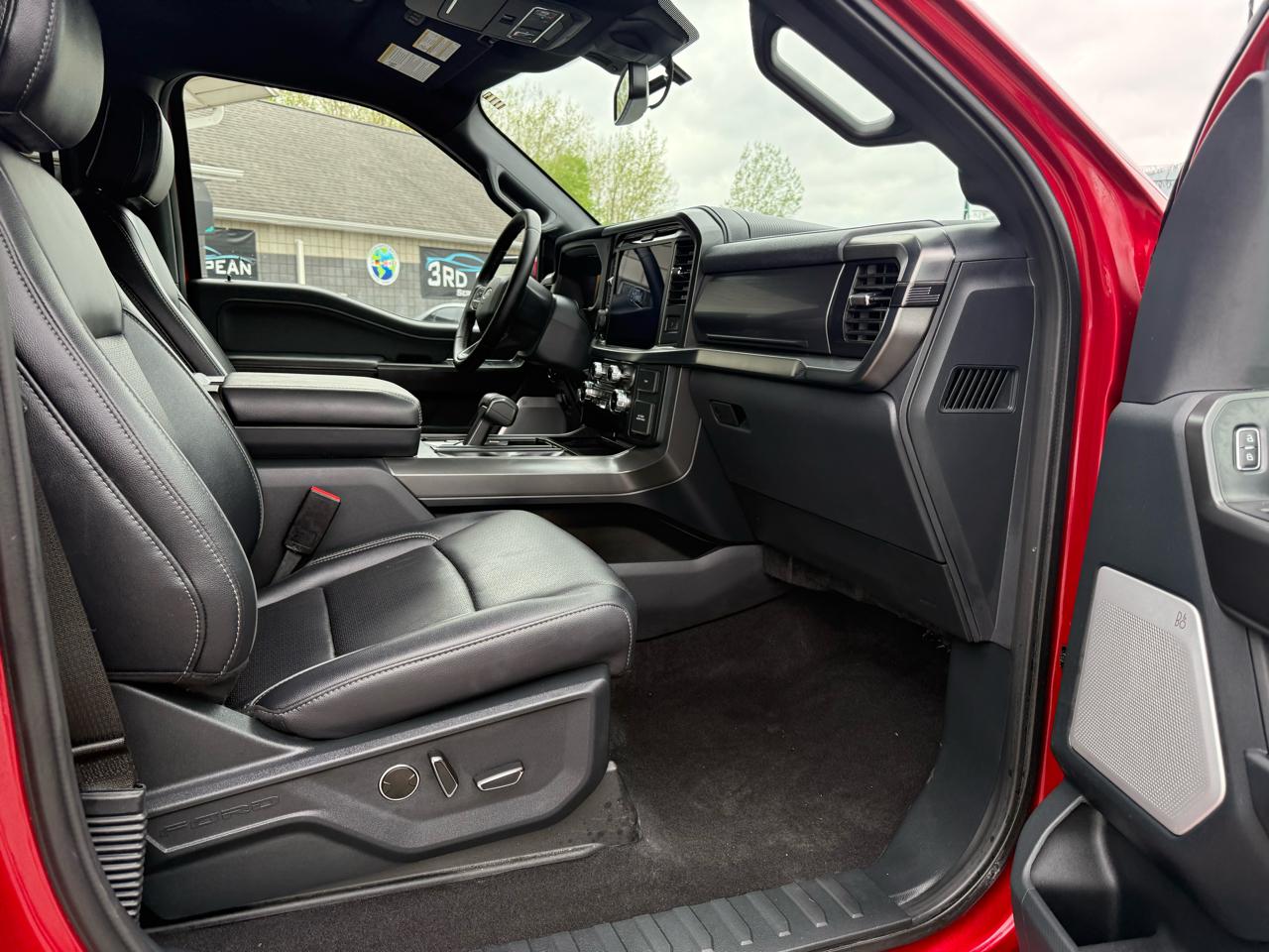 Ford F-150 Lariat SuperCrew 4WD 2025