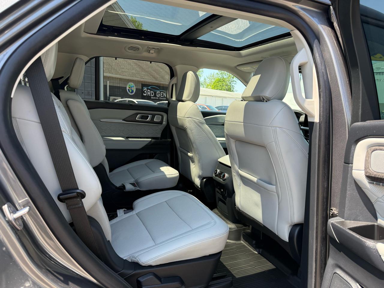 Ford Explorer Platinum AWD 2025