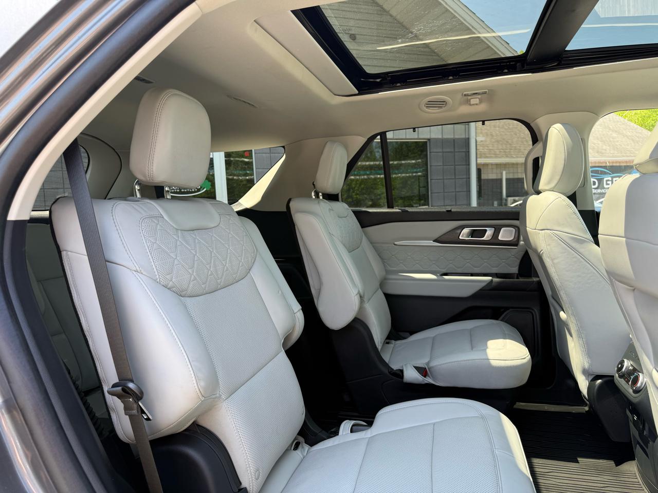 Ford Explorer Platinum AWD 2025