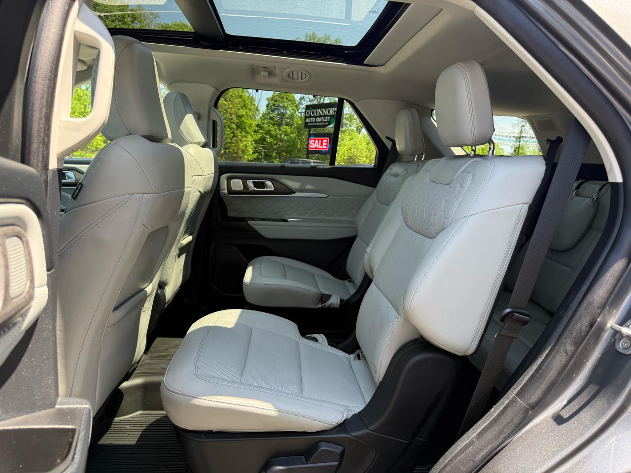 Ford Explorer Platinum AWD 2025