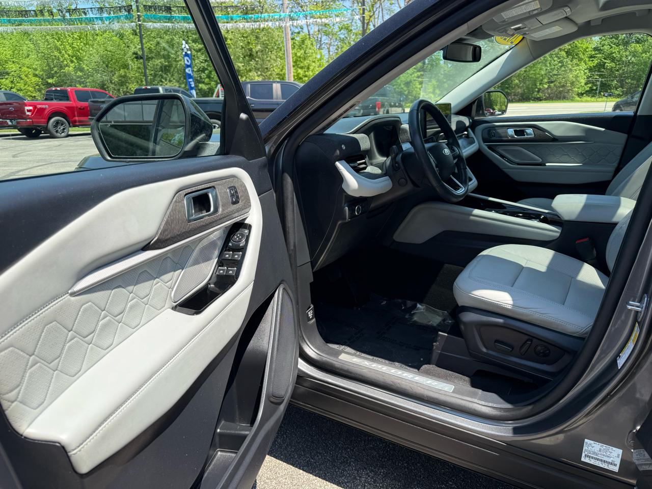 Ford Explorer Platinum AWD 2025