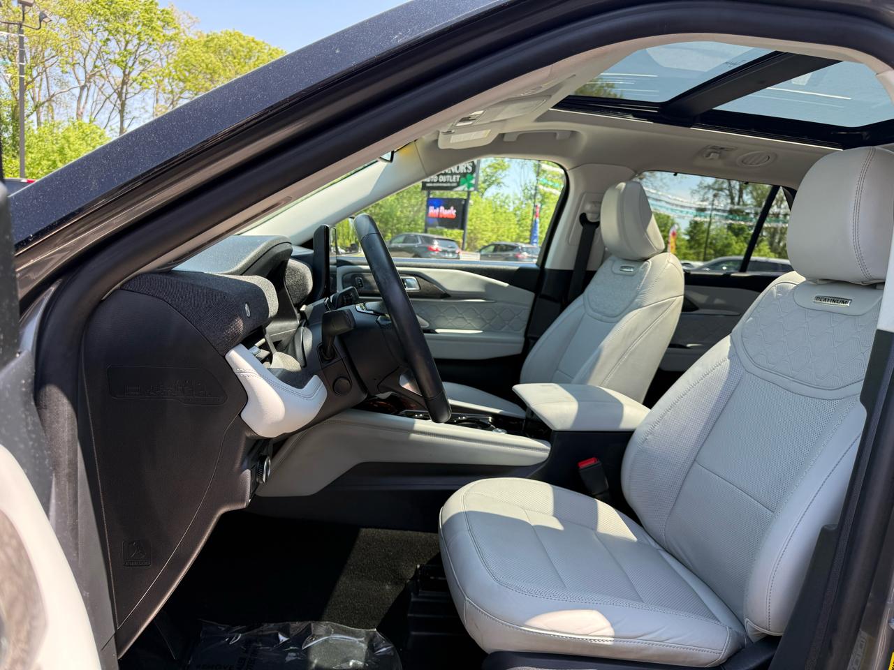 Ford Explorer Platinum AWD 2025