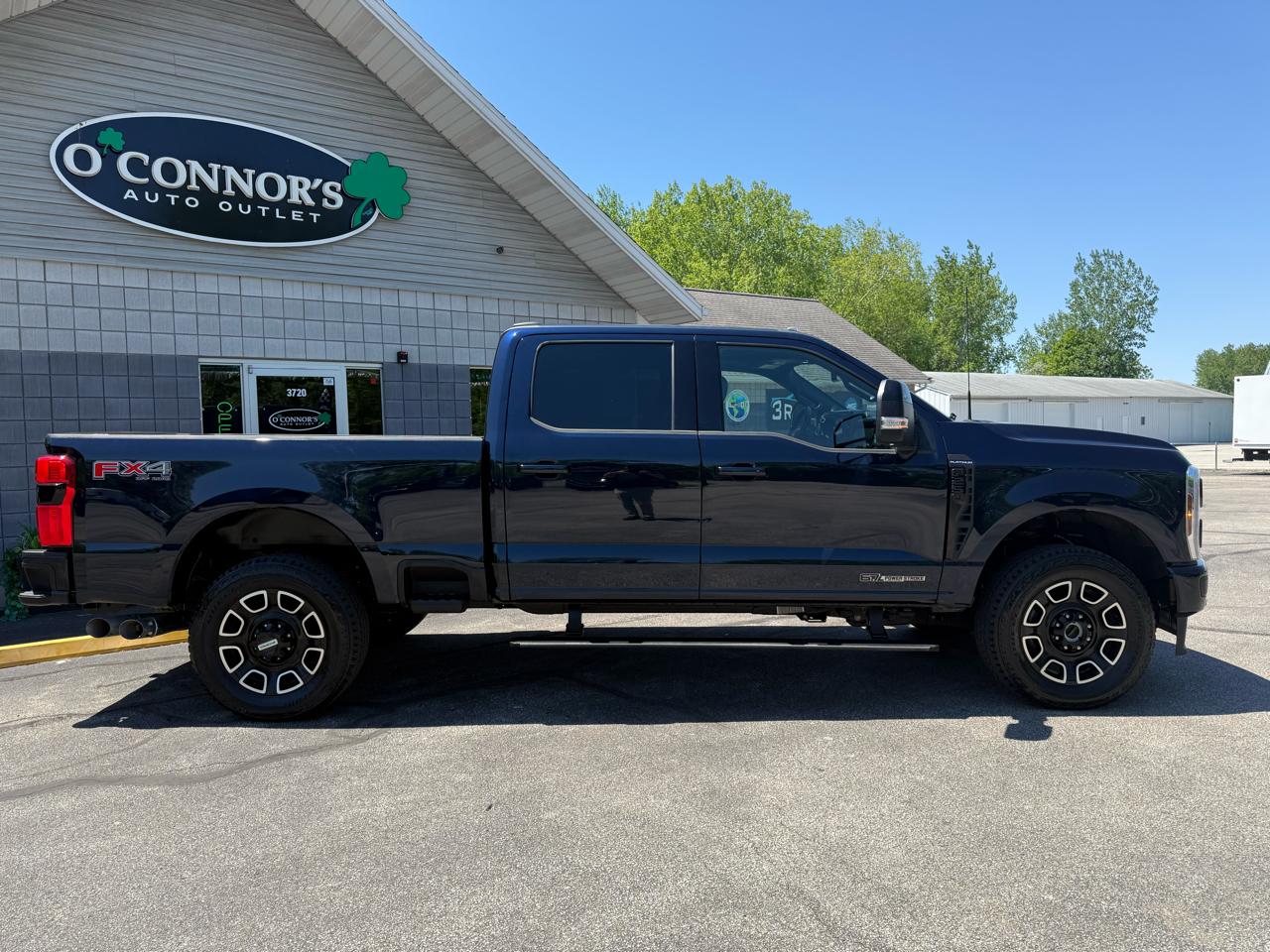 Ford F-250 SD Platinum Crew Cab 4WD 2025
