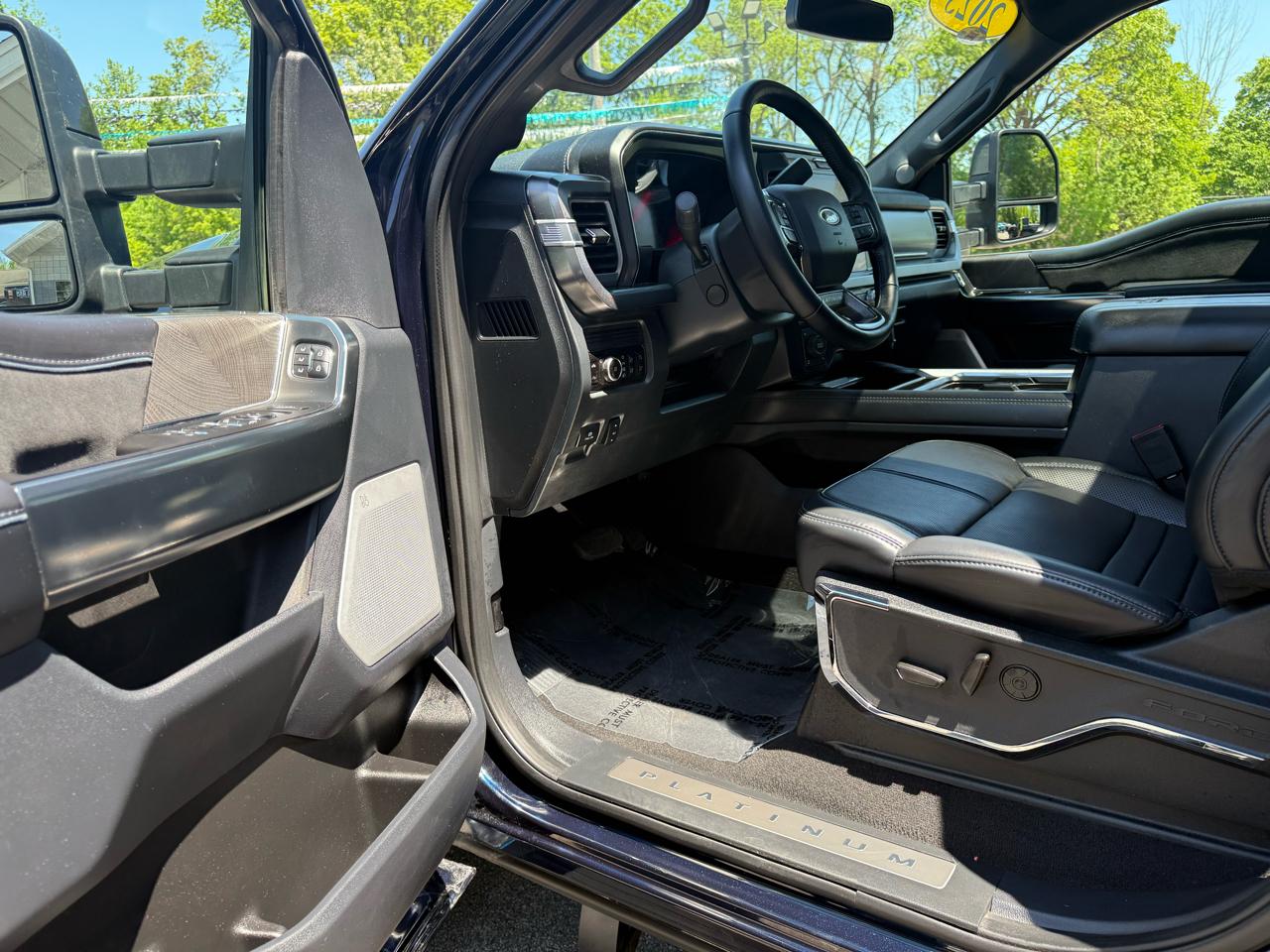 Ford F-250 SD Platinum Crew Cab 4WD 2025