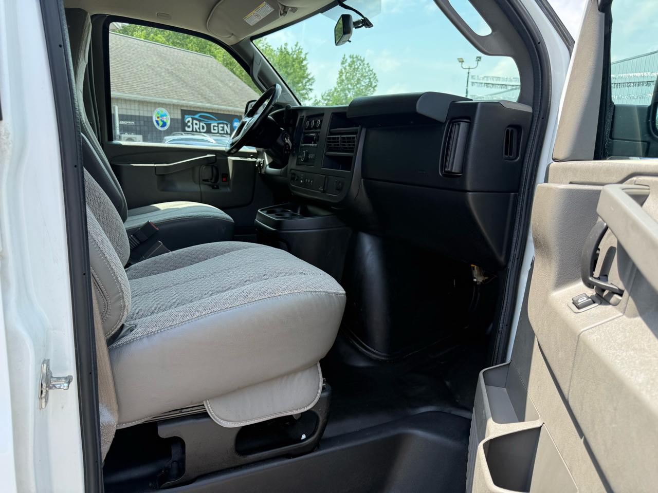 GMC Savana Passenger RWD 3500 155" LS 2018