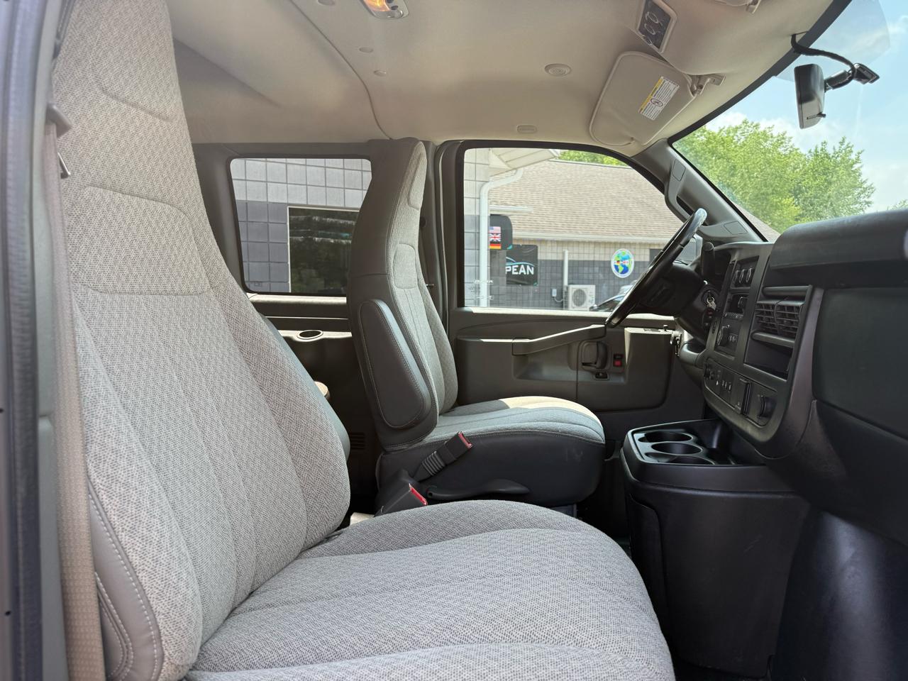 GMC Savana Passenger RWD 3500 155" LS 2018