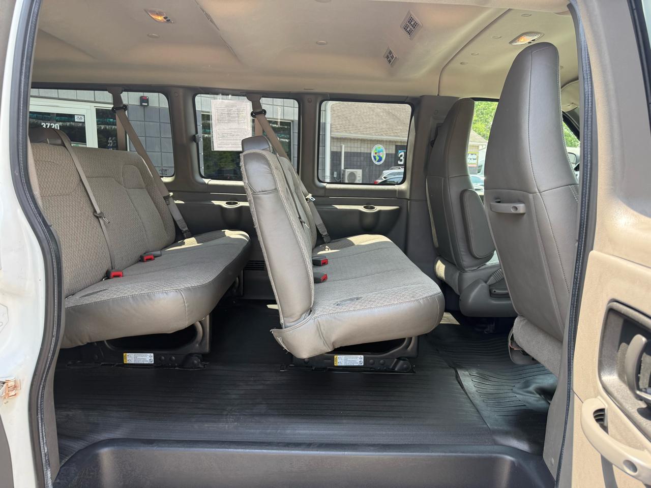 GMC Savana Passenger RWD 3500 155" LS 2018