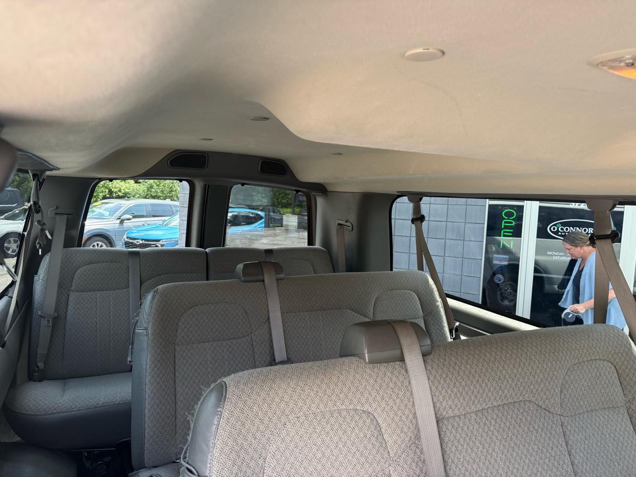 GMC Savana Passenger RWD 3500 155" LS 2018