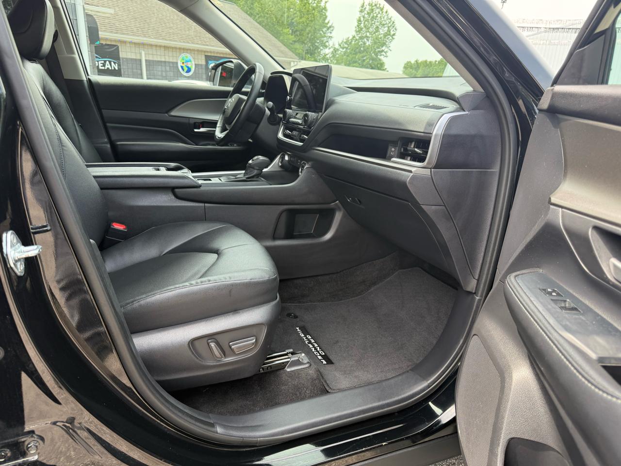 Toyota Grand Highlander XLE AWD (Natl) 2025