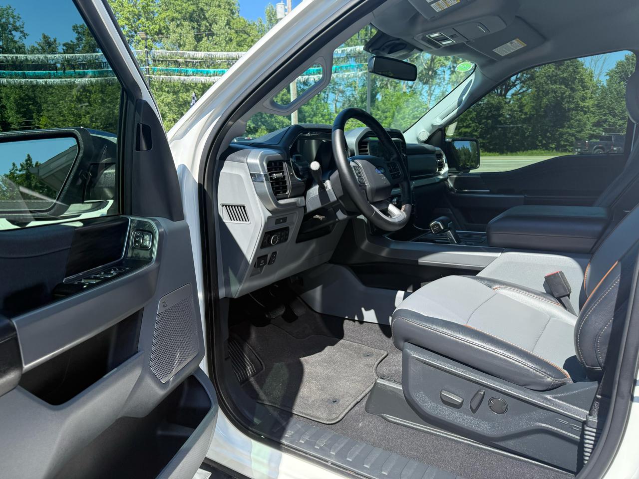 Ford F-150 Lariat 4WD SuperCrew 5.5' Box 2025