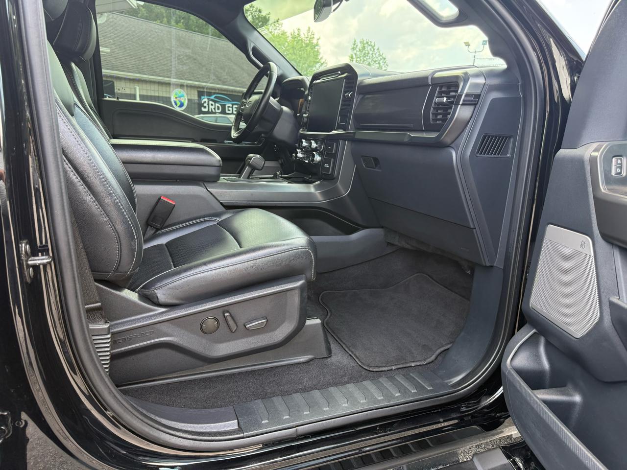 Ford F-150 Lariat 4WD SuperCrew 5.5' Box 2025