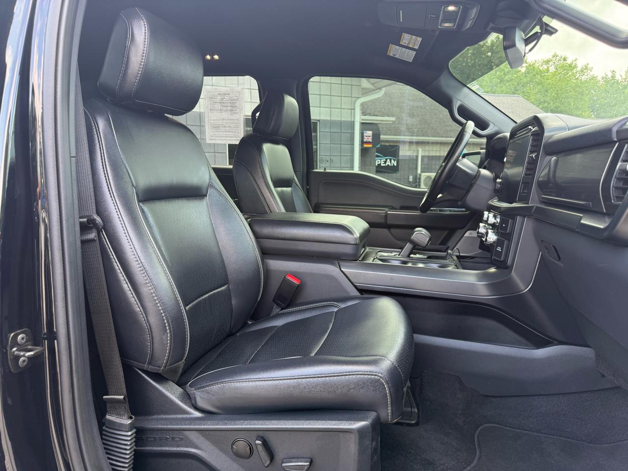 Ford F-150 Lariat 4WD SuperCrew 5.5' Box 2025