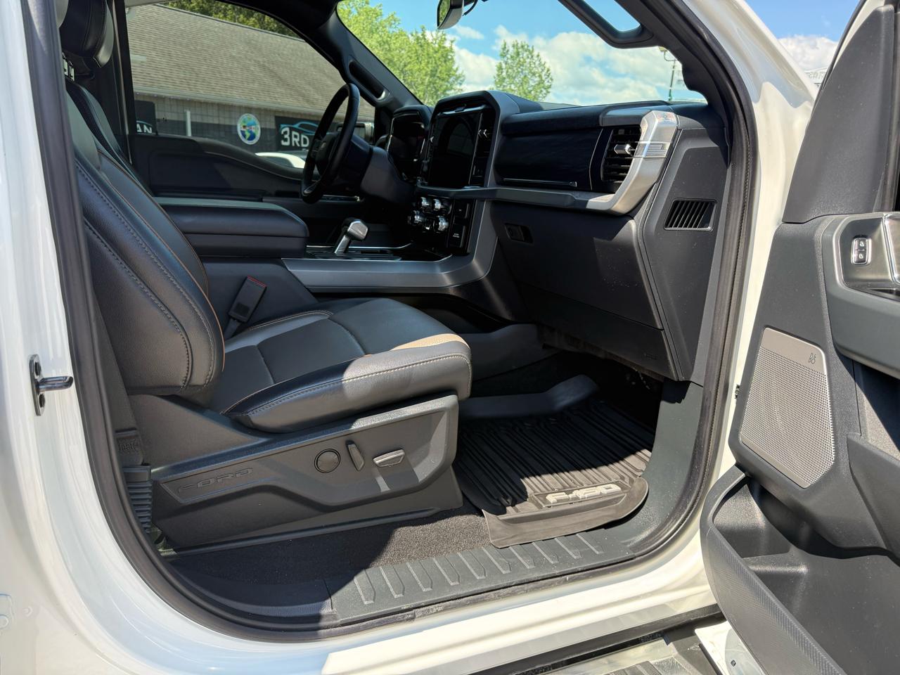 Ford F-150 Lariat 4WD SuperCrew 5.5' Box 2025