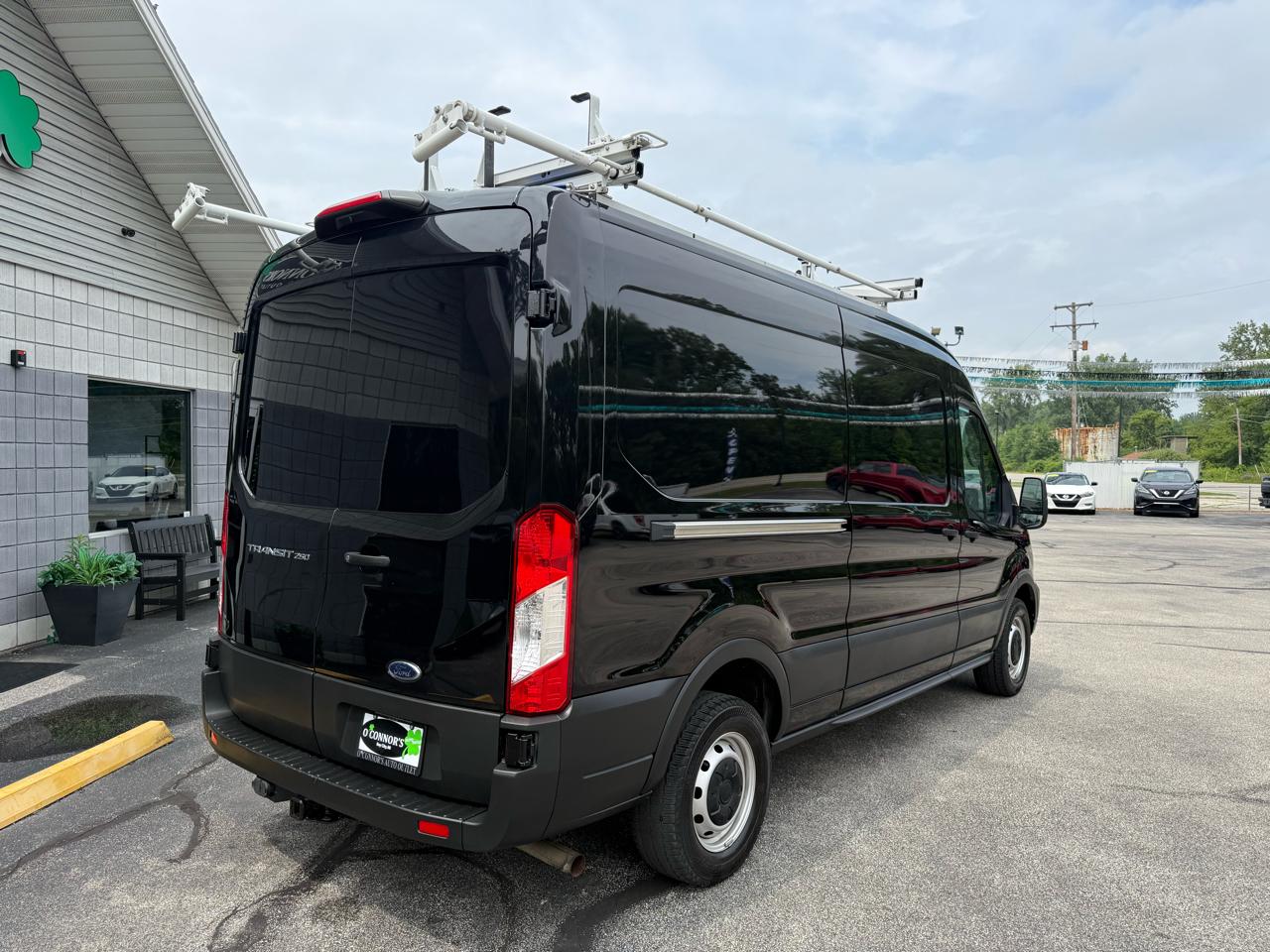 Ford Transit Cargo Van T-250 130" Med Rf 9070 GVWR RWD 2021