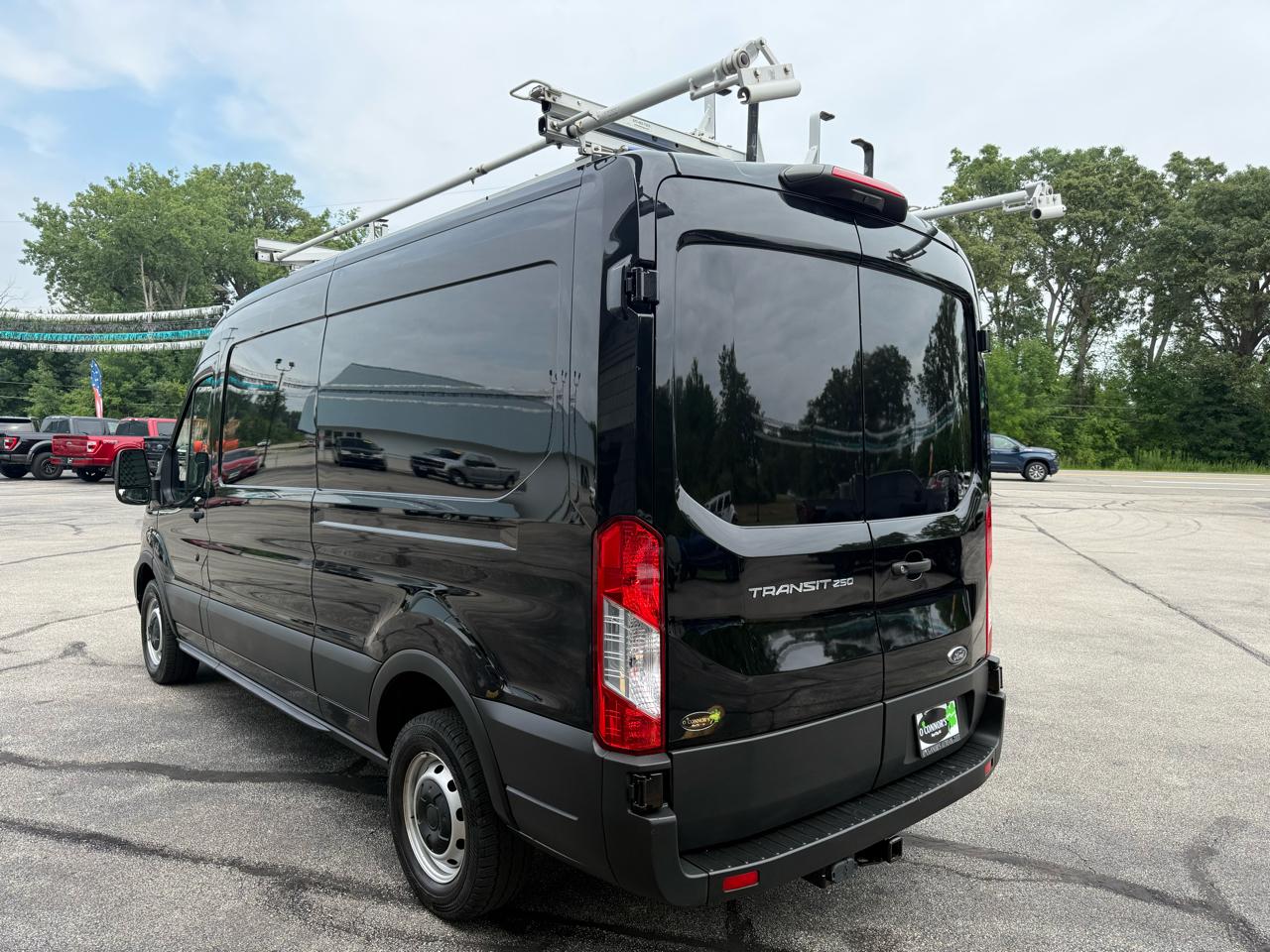 Ford Transit Cargo Van T-250 130" Med Rf 9070 GVWR RWD 2021
