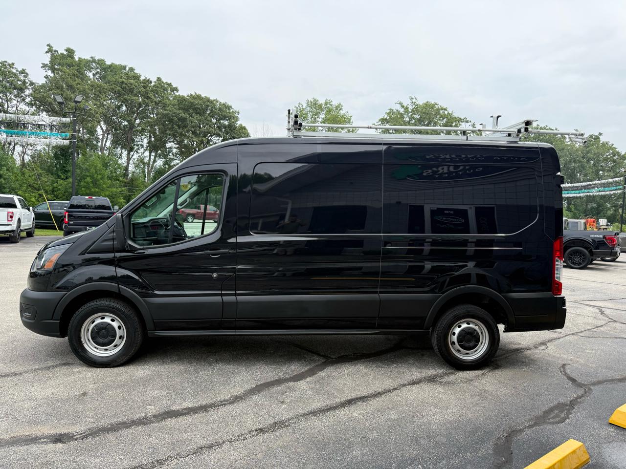 Ford Transit Cargo Van T-250 130" Med Rf 9070 GVWR RWD 2021