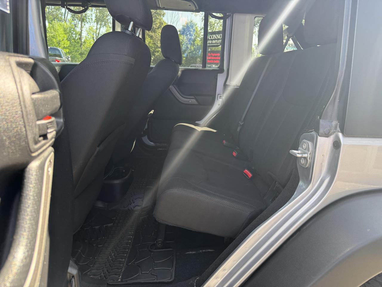 Jeep Wrangler Unlimited 4WD 4dr Willys Wheeler 2016