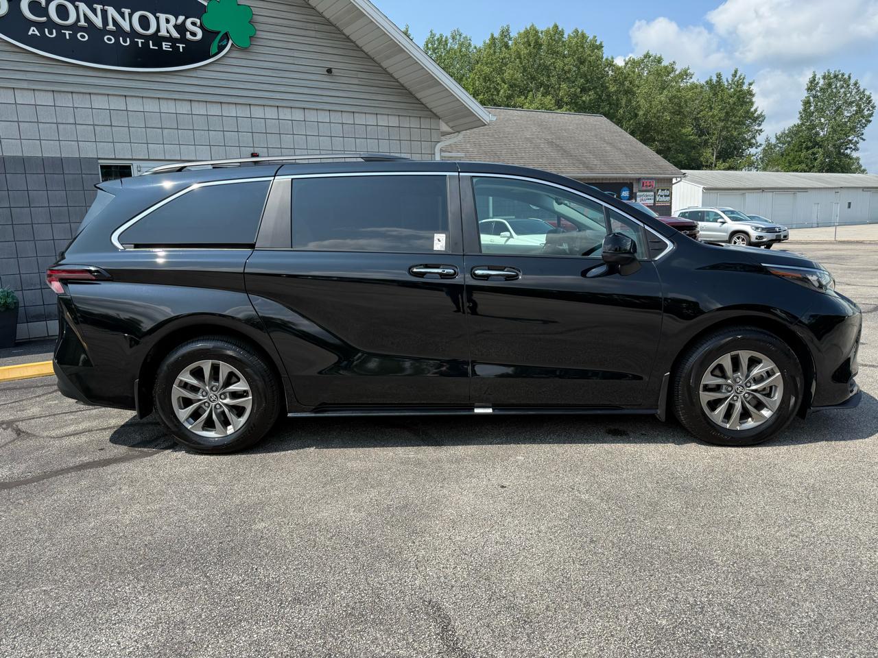 Toyota Sienna 5dr 8-Pass Van XLE FWD (Natl) 2026