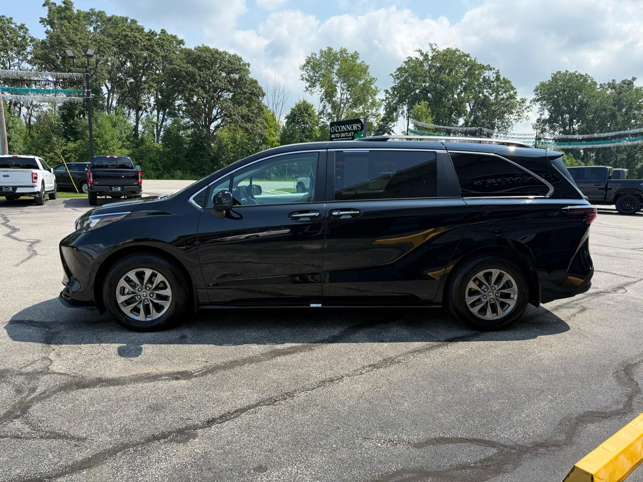 Toyota Sienna 5dr 8-Pass Van XLE FWD (Natl) 2026