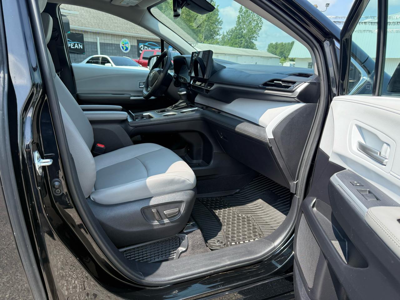 Toyota Sienna 5dr 8-Pass Van XLE FWD (Natl) 2026
