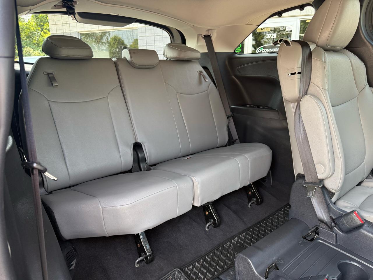 Toyota Sienna 5dr 8-Pass Van XLE FWD (Natl) 2026