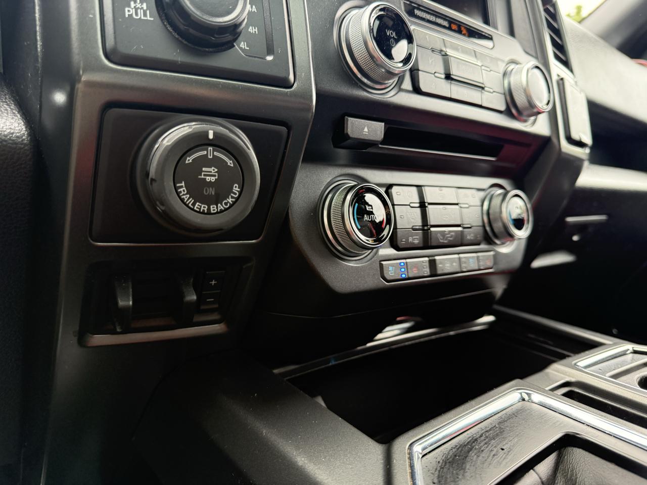 Ford F-150 SuperCrew 150" Lariat 4WD 2018