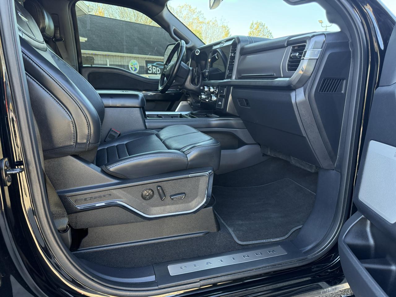 Ford Super Duty F-250 SRW 4WD Crew Cab 156" Platinum 2025