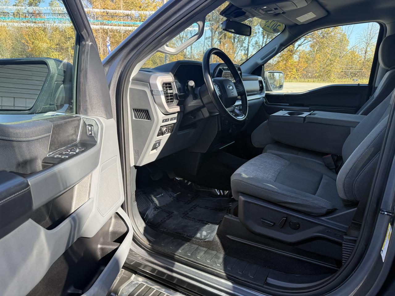 Ford F-150 XL 4WD SuperCrew 5.5' Box 2023
