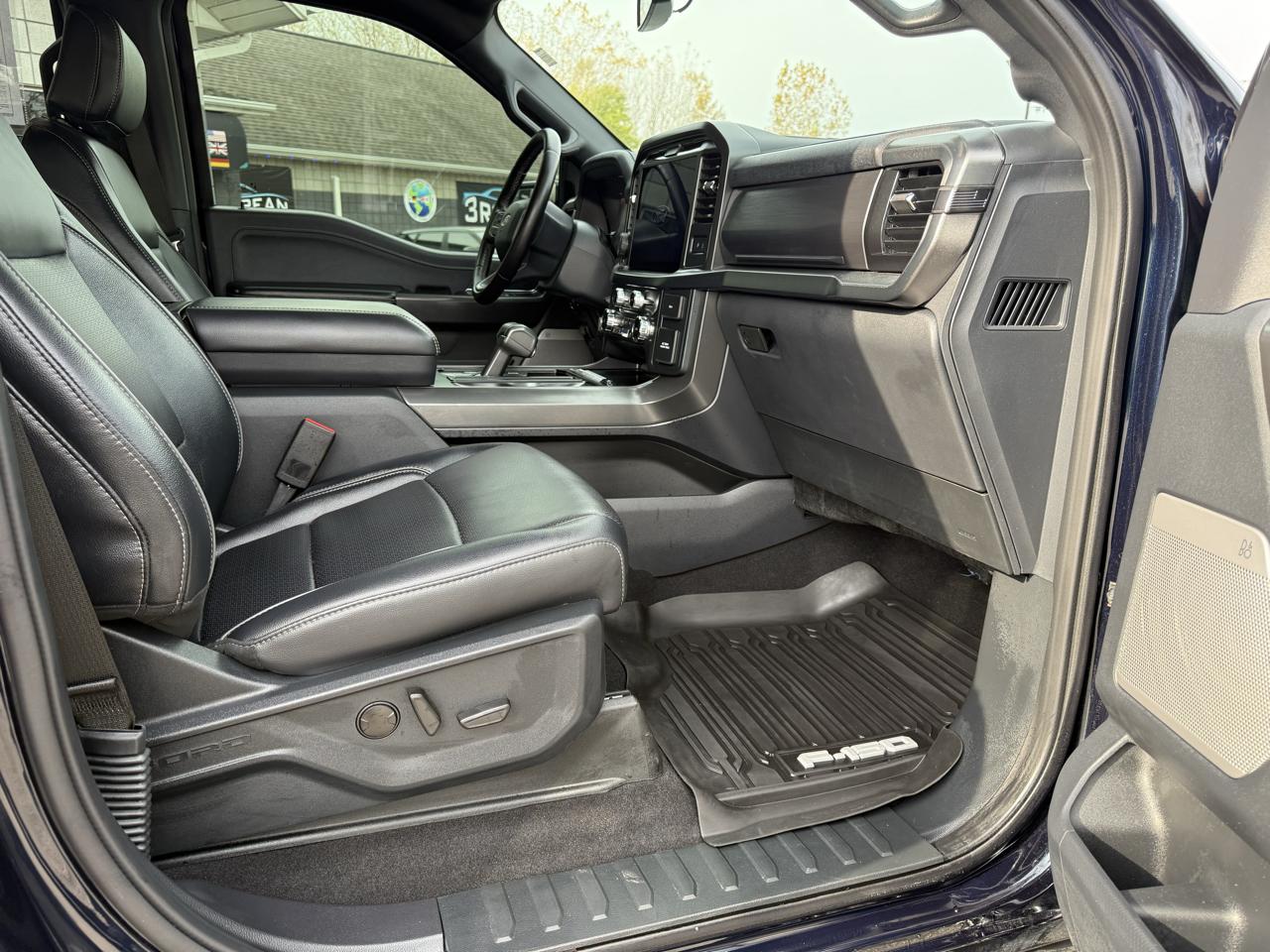 Ford F-150 Lariat 4WD SuperCrew 5.5' Box 2025