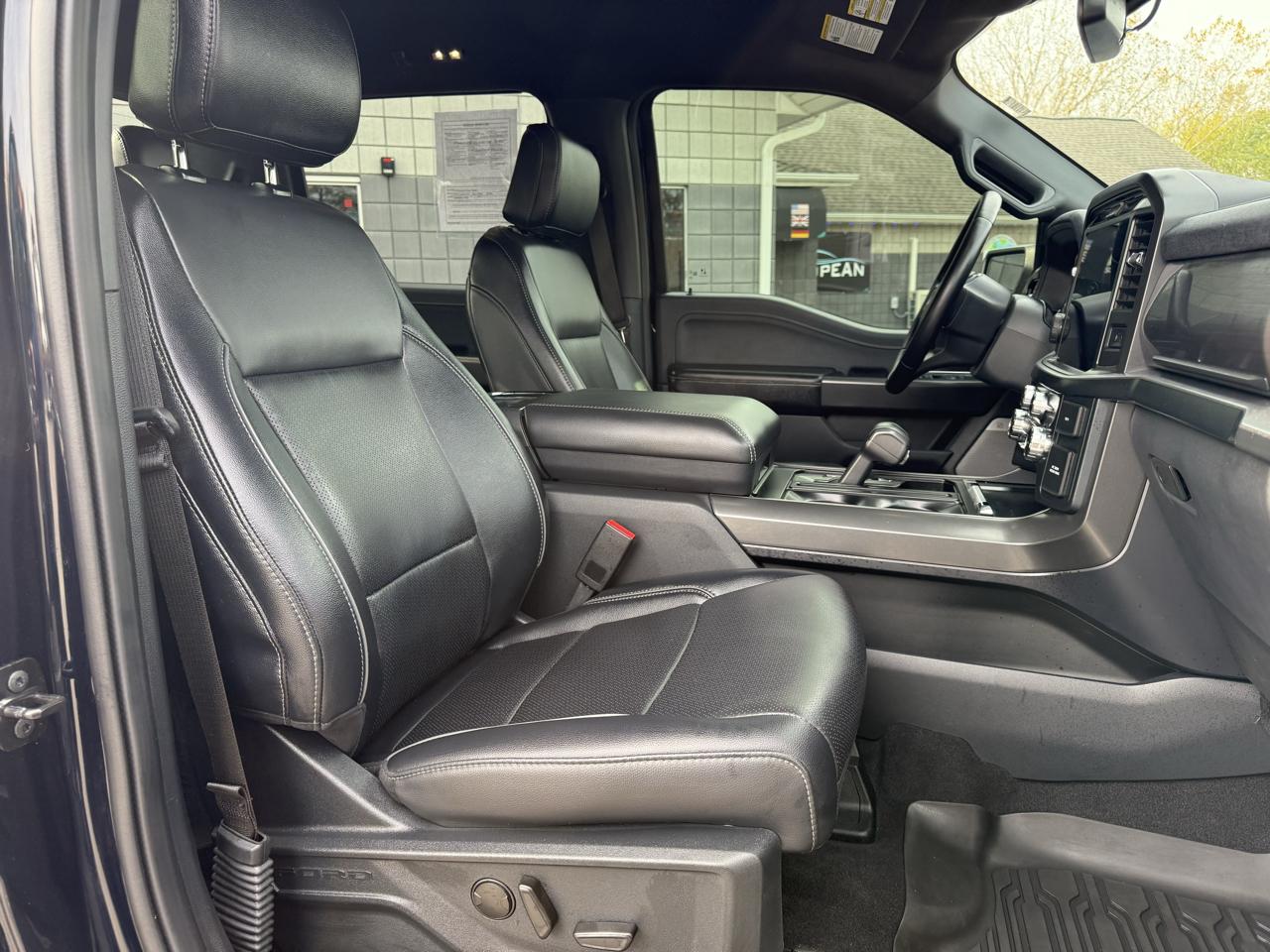 Ford F-150 Lariat 4WD SuperCrew 5.5' Box 2025