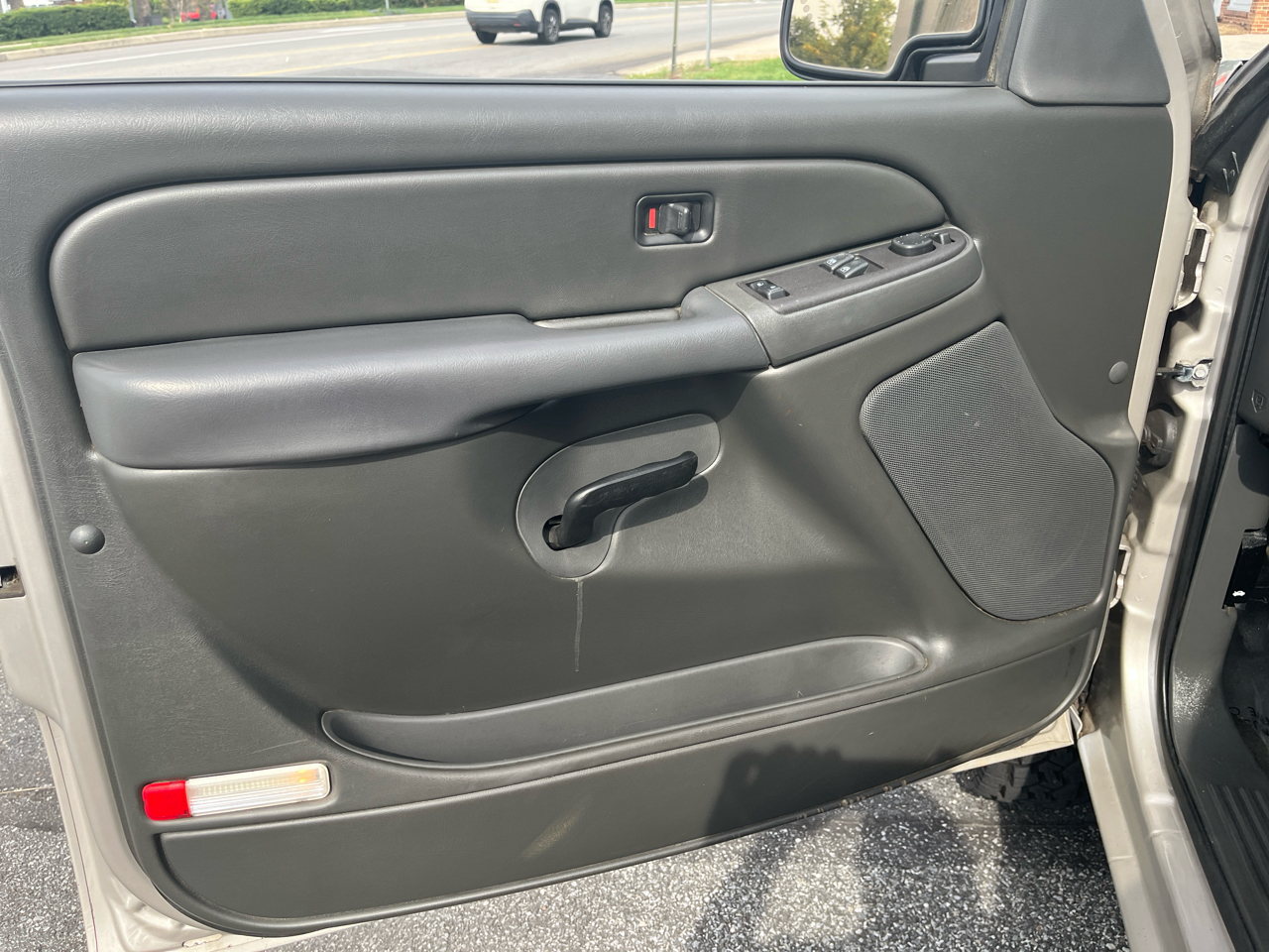 GMC Sierra 2500HD Reg Cab 133" WB 4WD SLE1 2006 GMC Sierra 2500HD Reg Cab 133" WB 4WD SLE1 2006