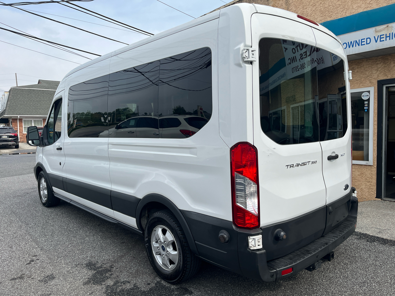2017 Ford Transit XLT photo 3