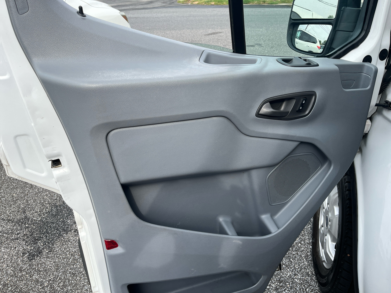 2017 Ford Transit XLT photo 8