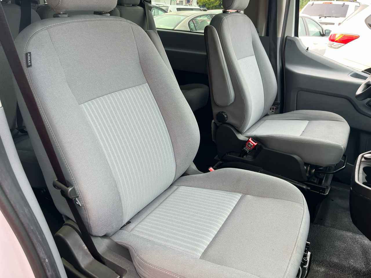 2017 Ford Transit XLT photo 9