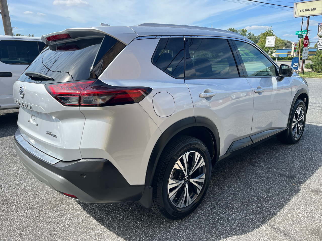 2021 Nissan Rogue SV photo 2