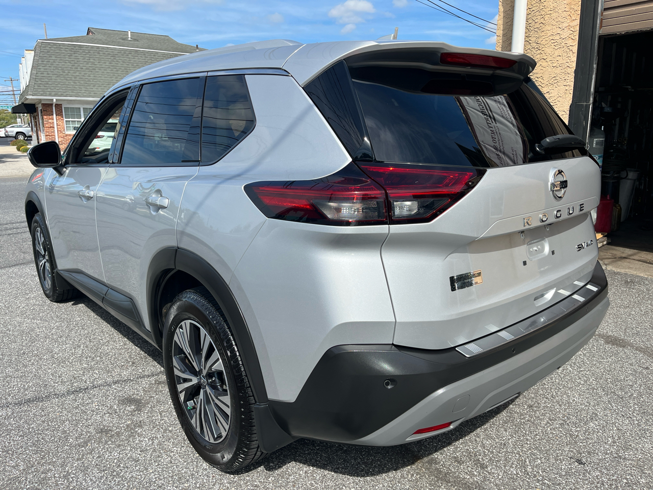 2021 Nissan Rogue SV photo 3