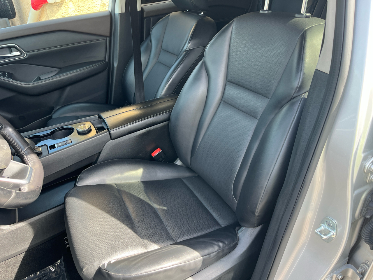 2021 Nissan Rogue SV photo 6