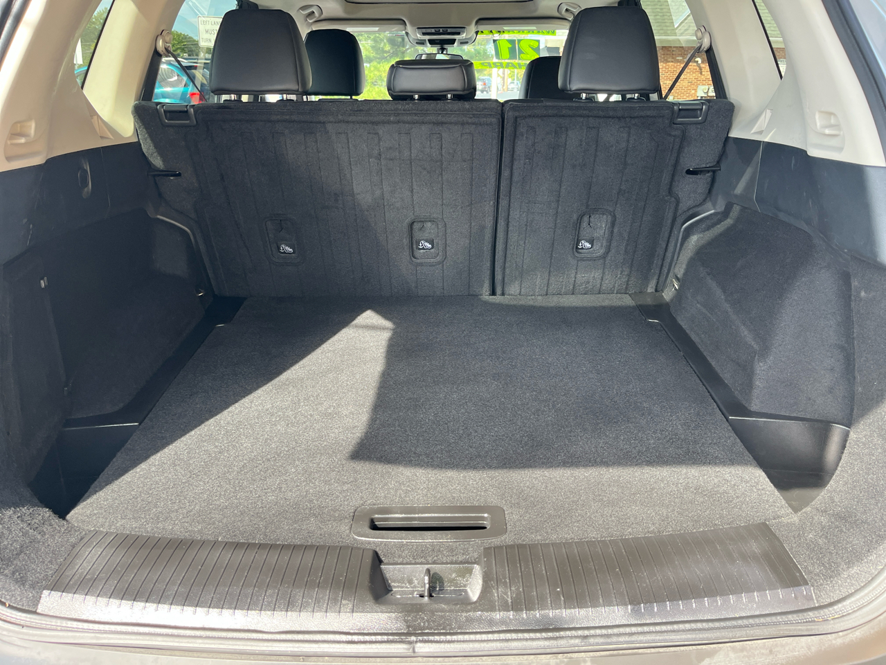 2021 Nissan Rogue SV photo 18
