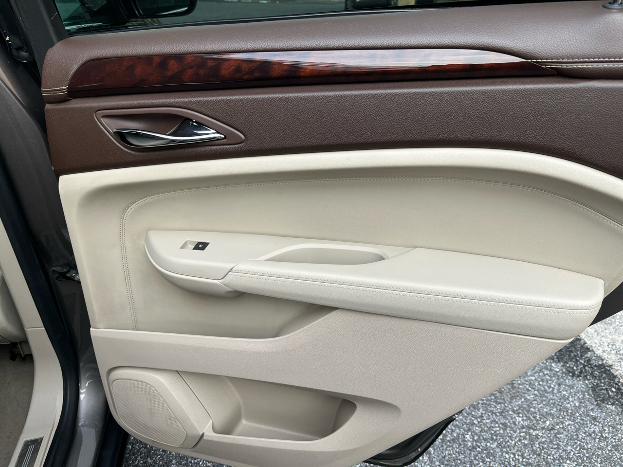 Cadillac SRX AWD 4dr Luxury Collection 2011