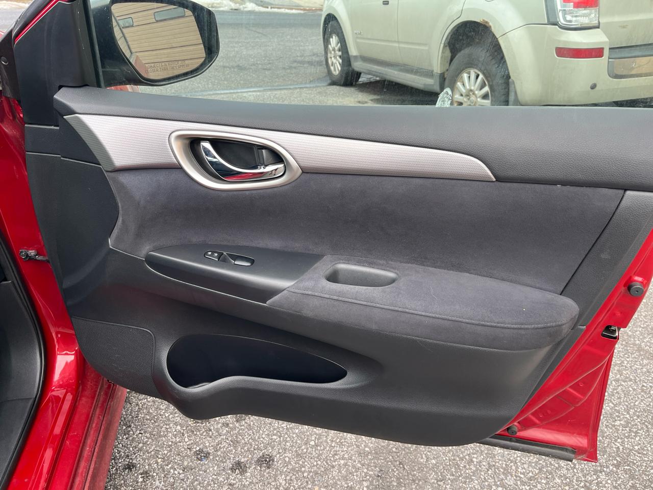 Nissan Sentra 4dr Sdn I4 CVT SR 2013