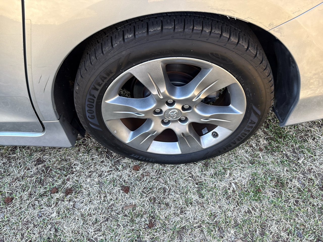 Toyota Sienna FWD 7-Passenger V6 2014