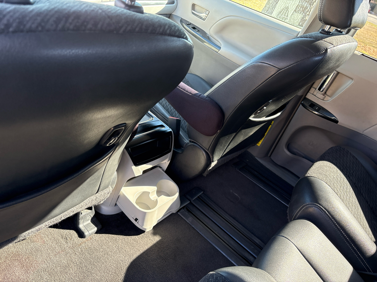 Toyota Sienna FWD 7-Passenger V6 2014