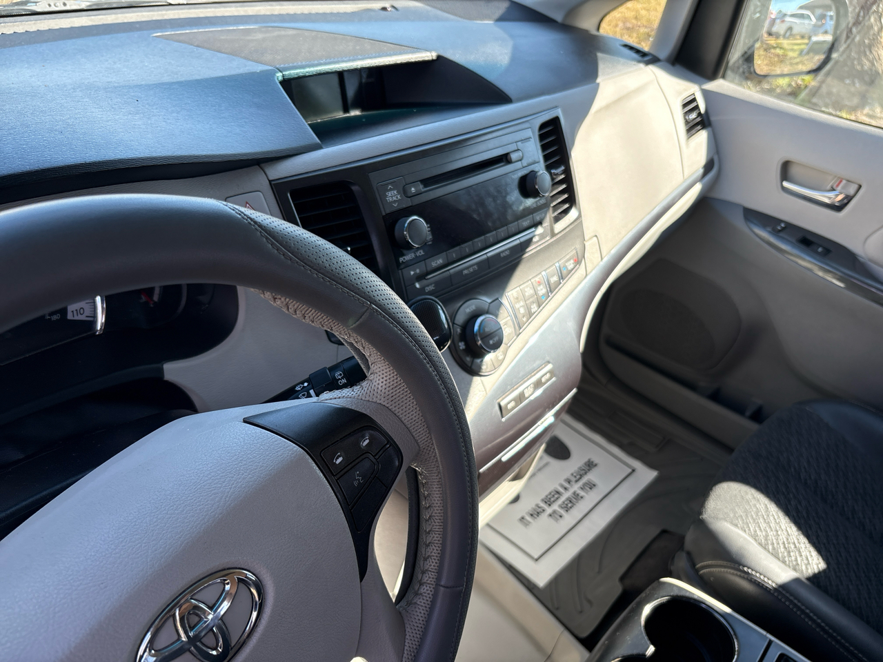 Toyota Sienna FWD 7-Passenger V6 2014