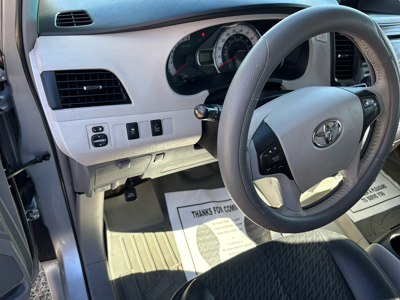 Toyota Sienna FWD 7-Passenger V6 2014