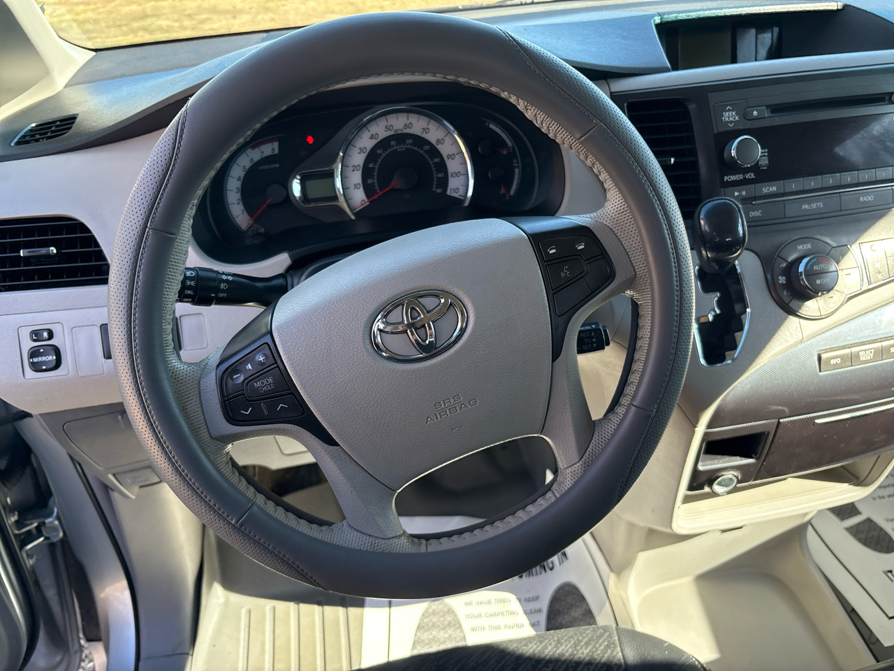 Toyota Sienna FWD 7-Passenger V6 2014