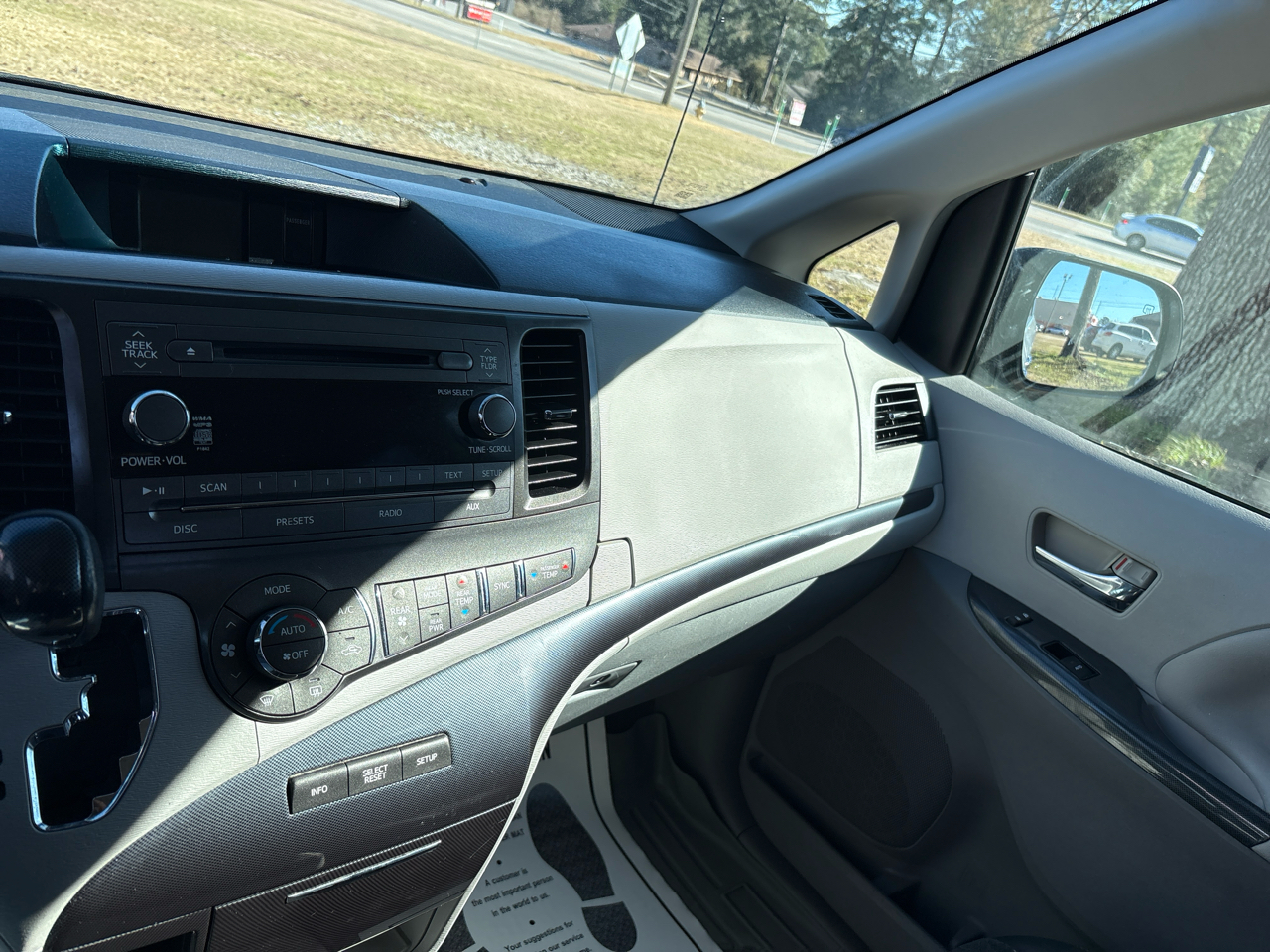 Toyota Sienna FWD 7-Passenger V6 2014