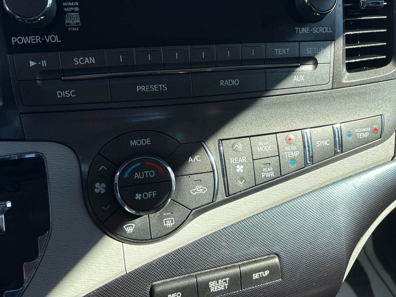 Toyota Sienna FWD 7-Passenger V6 2014